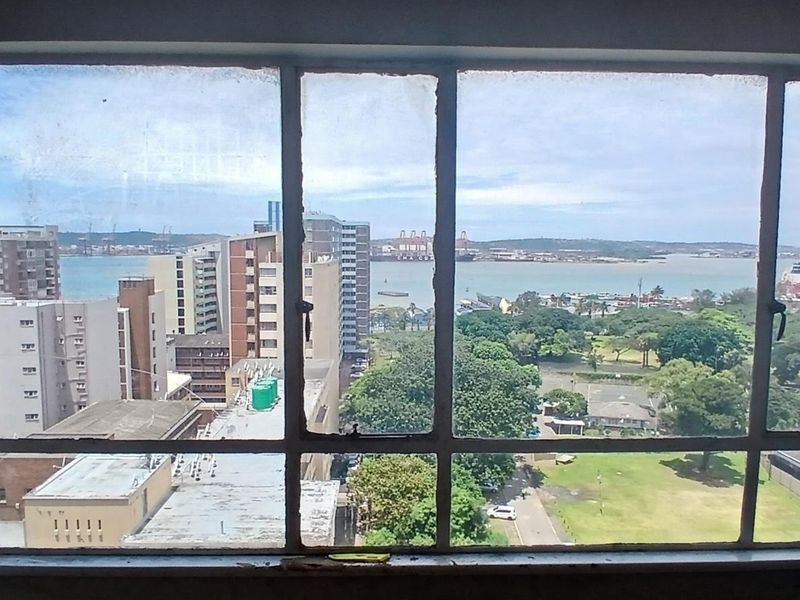 Renovator's Dream: Panoramic Views in Durban Central - Photo 7