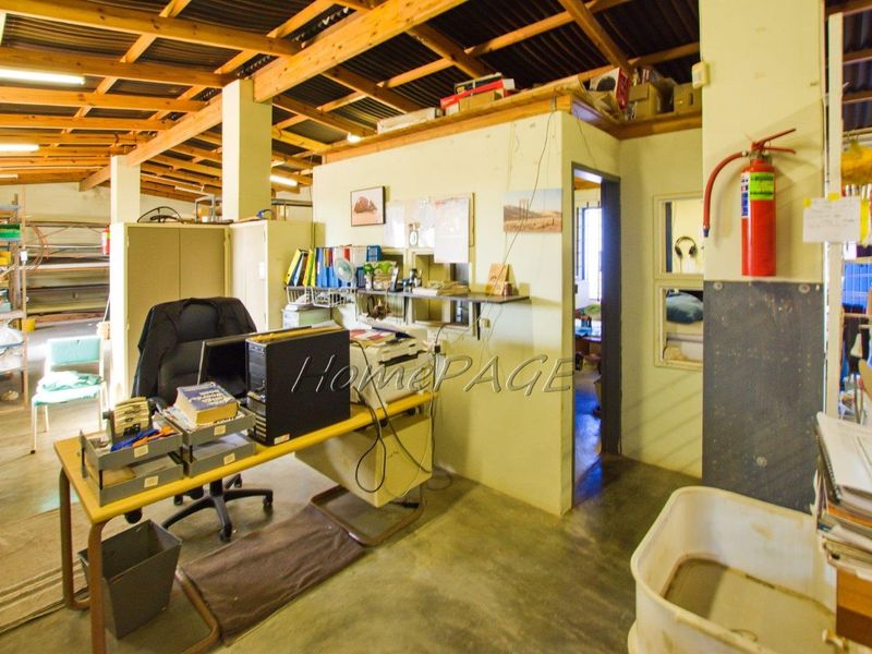 Light Industrial Area, Henties Bay:  Warehouse/Workshop with Flat is for Sale - Photo 10