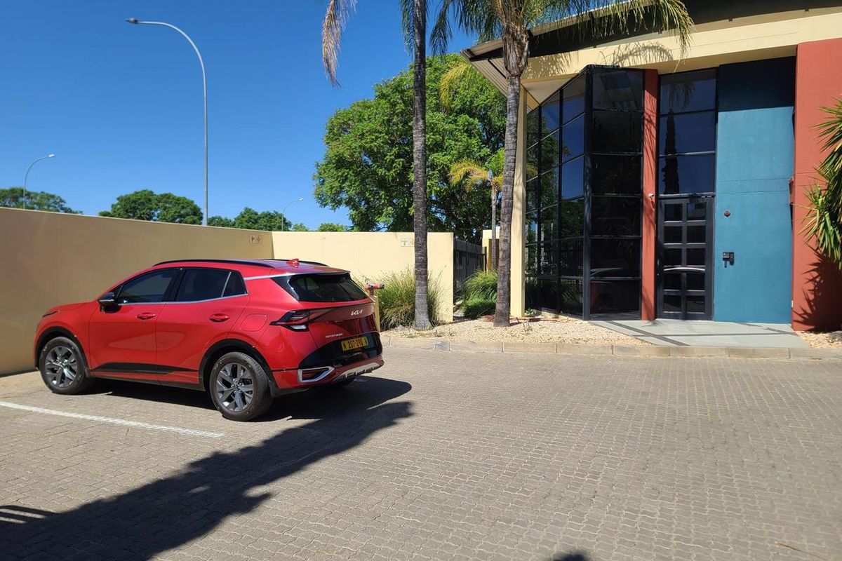 WELL LOCATED OFFICE/WAREHOUSE FOR SALE - Photo 5