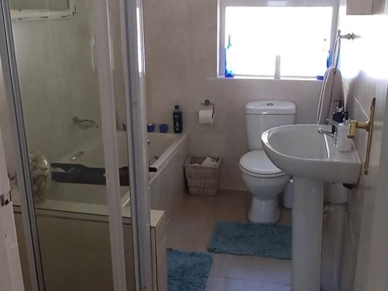 Spacious 3-Bedroom Home in Simons Town - Photo 7