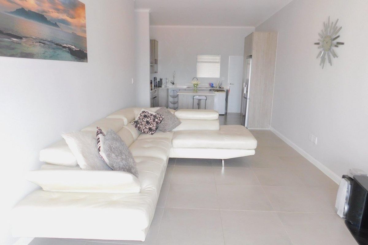 2 Bedroom unfurnished apartment in Morningside - Photo 2