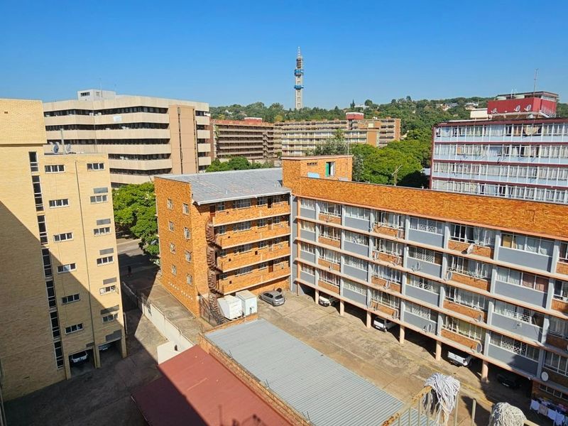 Modern, Spacious & Secure! 1.5 Bed Apartment Near Unisa & Jakaranda Hospital – Priced to Sell! - Photo 2