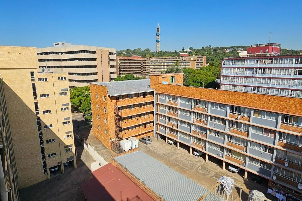 Modern, Spacious & Secure! 1.5 Bed Apartment Near Unisa & Jakaranda Hospital – Priced to Sell! - Photo 2