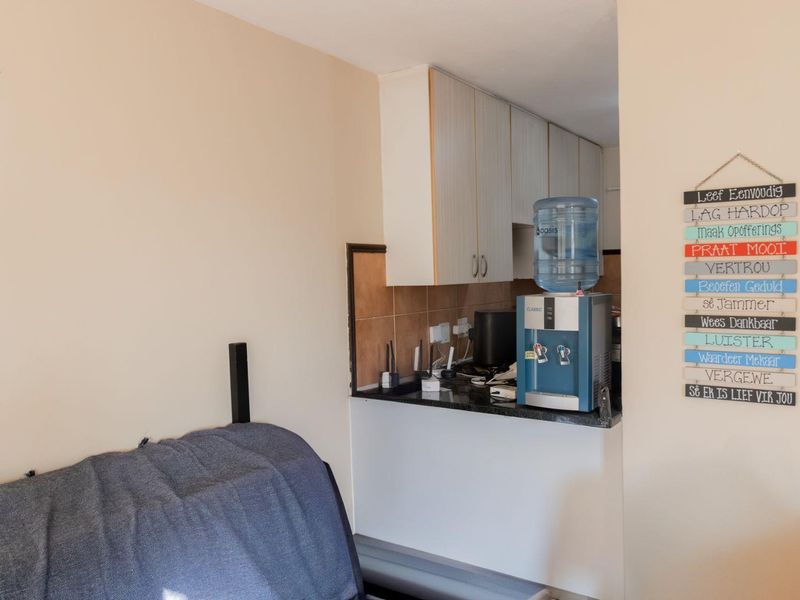 FOR SALE: 2-Bedroom Ground Floor Unit in Mooikloof Ridge - Photo 9