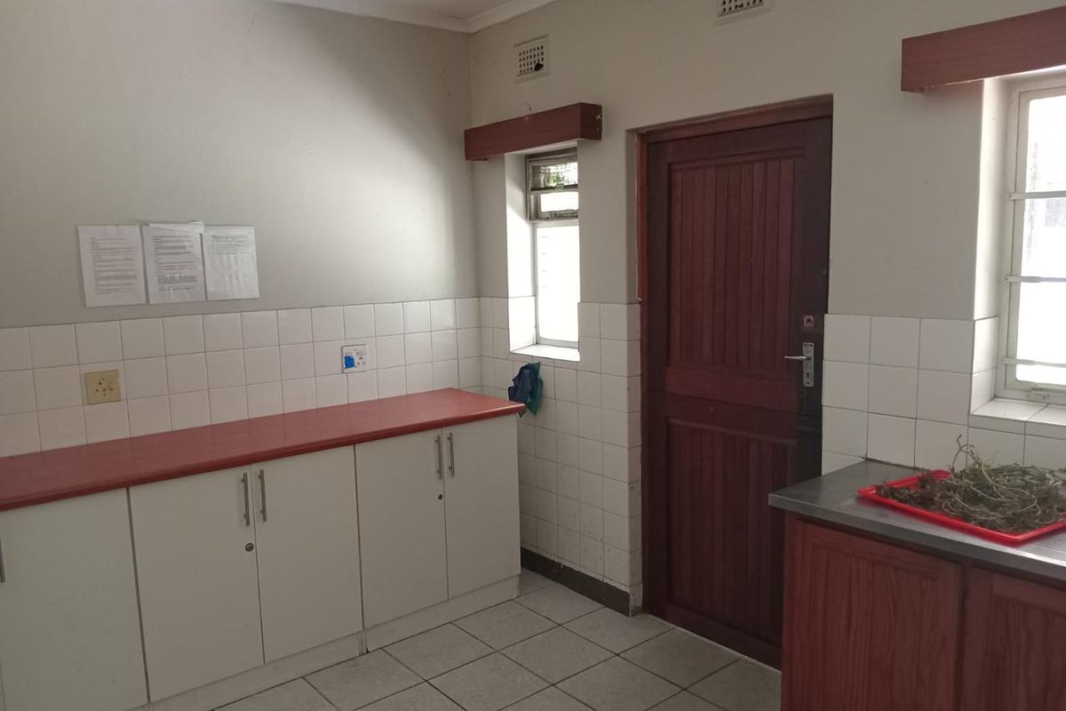 Comfortable Room for Rent in Arboretum with Shared Amenities - Photo 4