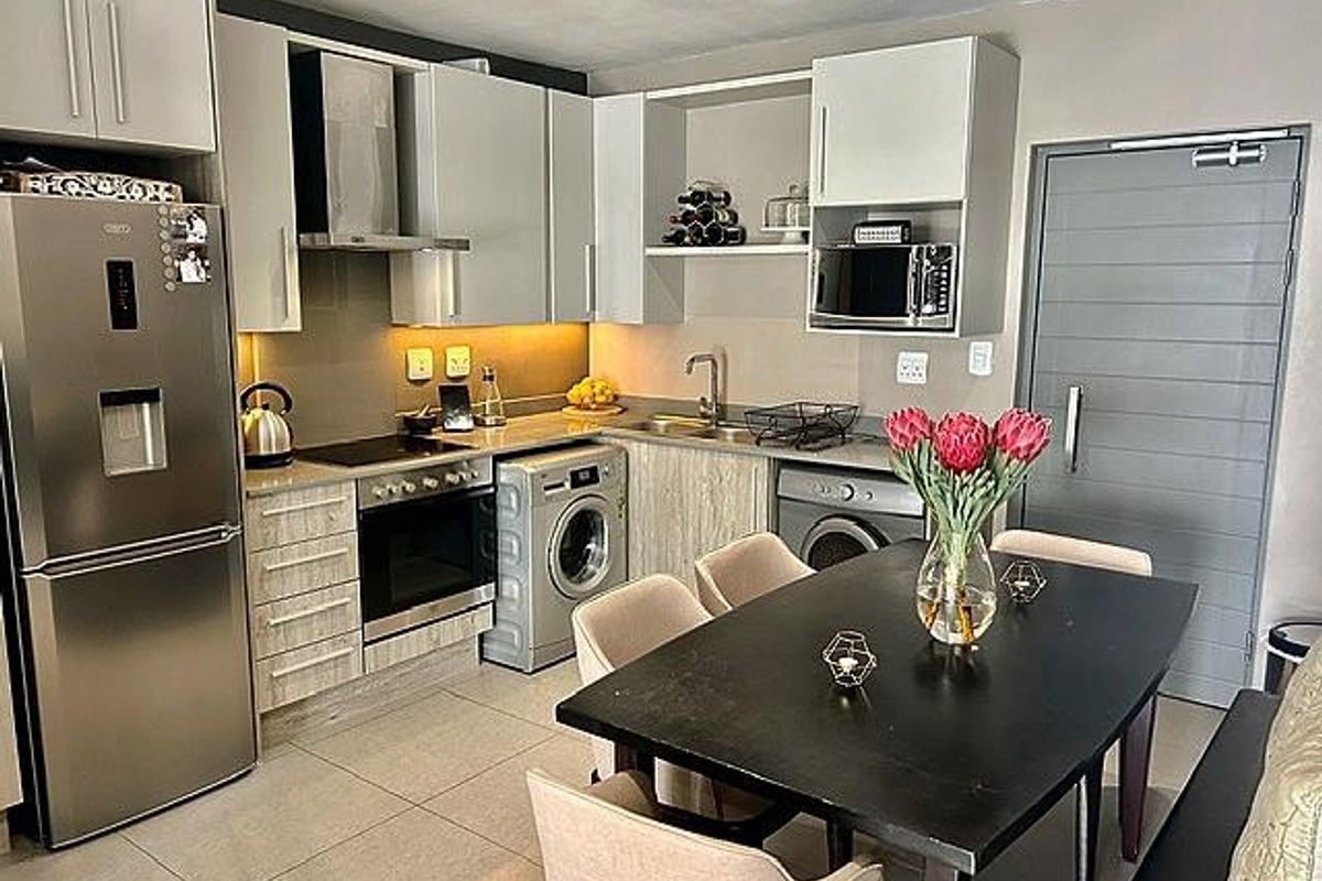 2 BED 2.5 BATH DUPLEX EDENBURG FOR SALE - Photo 3