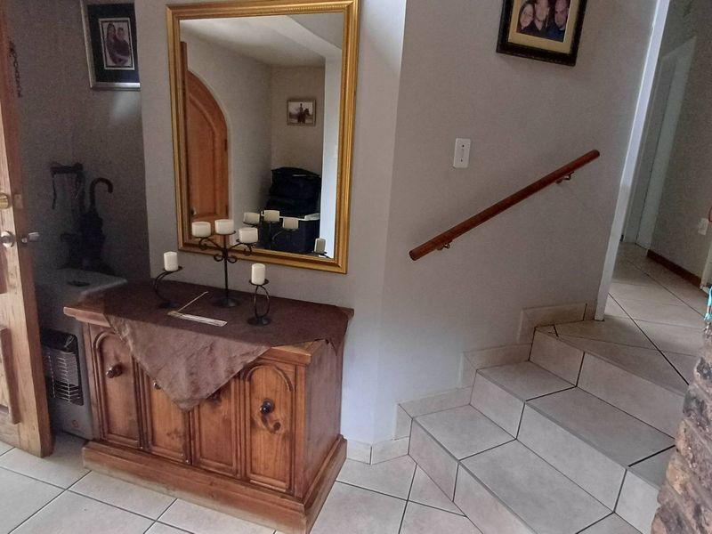 Exquisite Family Home - Photo 3