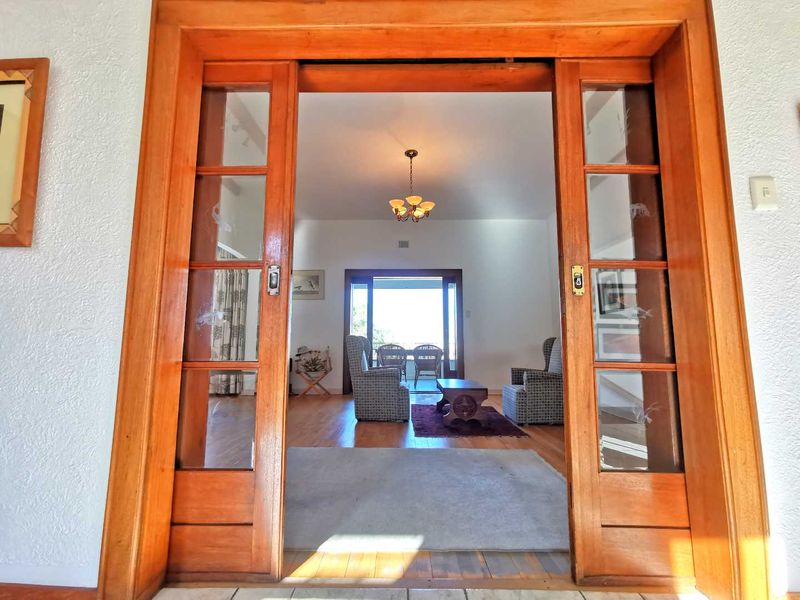 Two-storey house for sale in Klein Windhoek with stunning views - Photo 3