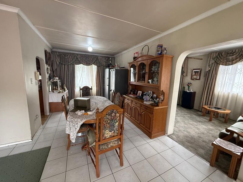 3-Bedroom House for Sale in Burlington Heights - Photo 10