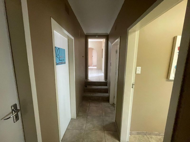 4 Bedroom Prime Investment Opportunity on Sneeuberg Street, Glenvista - Photo 7