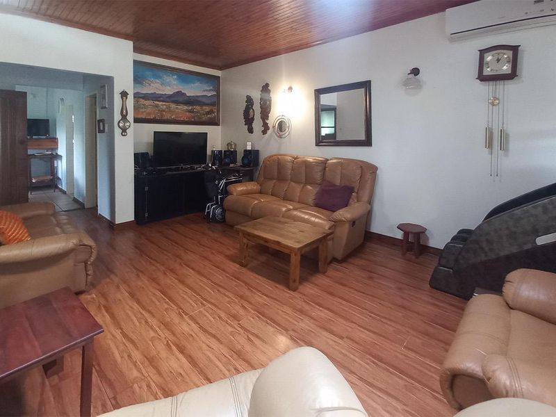 Fully Off-the-Grid Spacious 3/4-Bedroom Family Home in Secure Boomed-Off Area in Edleen - Photo 5