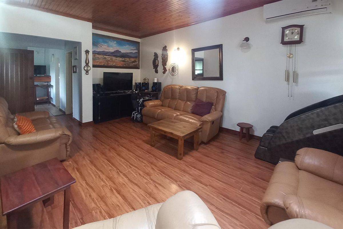 Fully Off-the-Grid Spacious 3/4-Bedroom Family Home in Secure Boomed-Off Area in Edleen - Photo 5