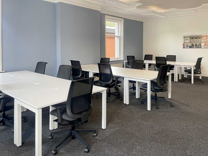 Open plan office space for 10 persons in HQ Norwood - Photo 3