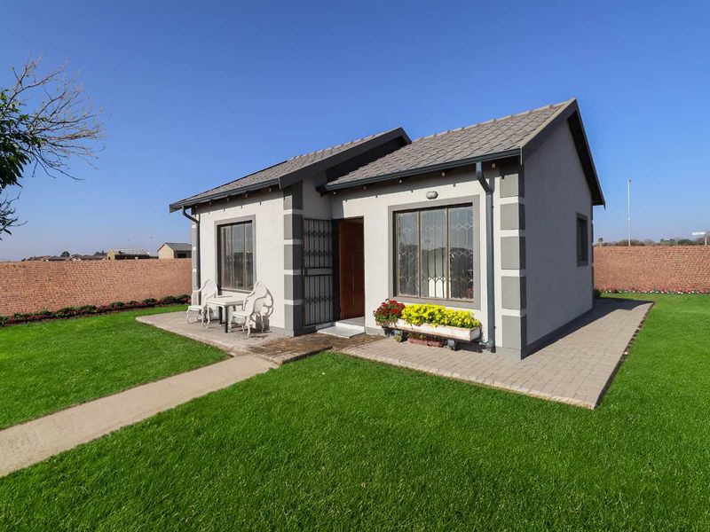 OFF PLAN NEW DEVELOPMENT, ALL COSTS INCLUDED, BUY DIRECT FROM THE DEVELOPER, FULL TITLE STANDS. NO DEPOSITS / 100% BONDS (dependent on client profile) - Photo 1