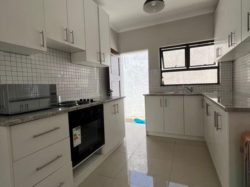 🔥 🏘️ Newly-Built (5 Unit) Complex For Sale – Khomasdal 16 - Photo 2