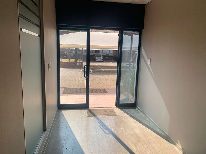 388m2 Office Space To Let | 39 Empire Road, Parktown - Photo 2