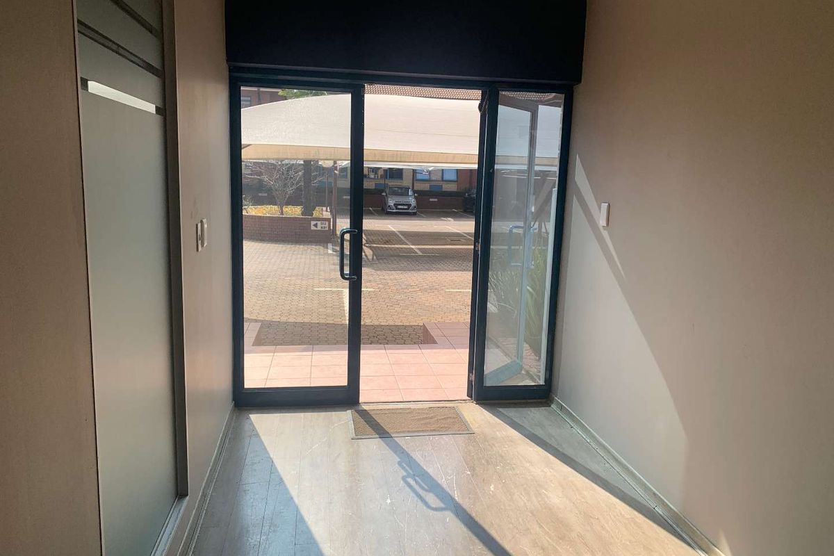 388m2 Office Space To Let | 39 Empire Road, Parktown - Photo 2
