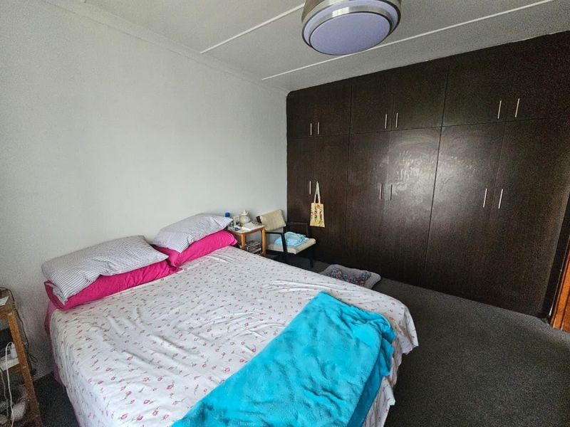 Bright and spacious 3-bedroom unit available in a very popular area on the Bluff! - Photo 6