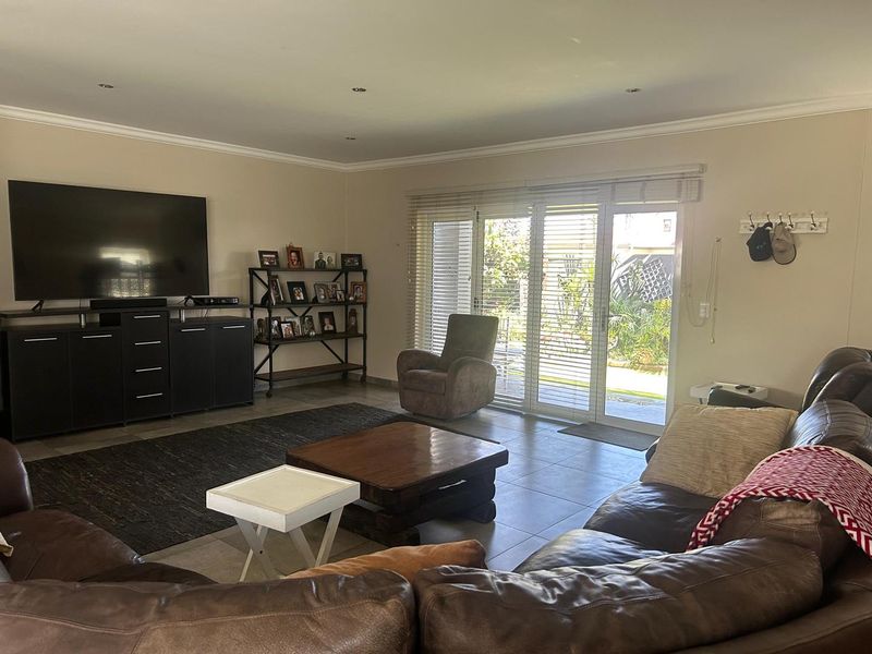 Modern Lagoon View Property for Sale – Walvis Bay - Photo 7