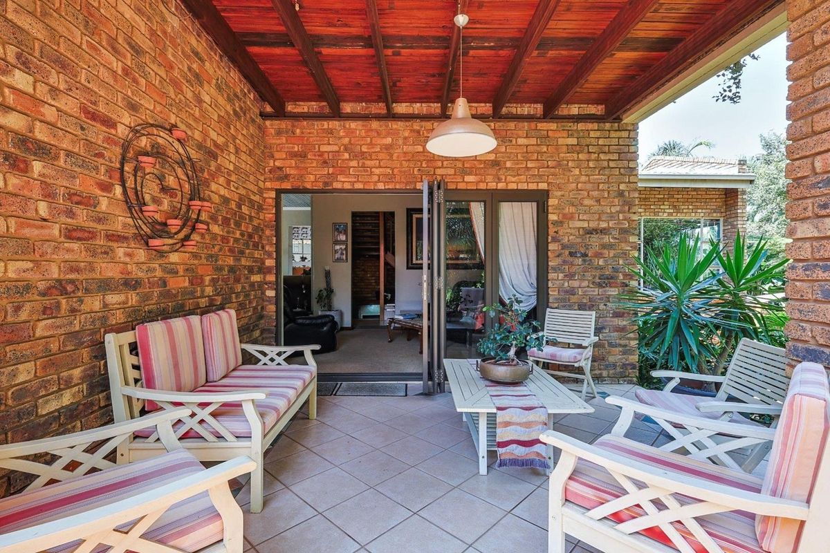 This beautiful family dream home offers space, flow, and comfort in perfect harmony. Designed for easy living and unforgettable entertaining. - Photo 2