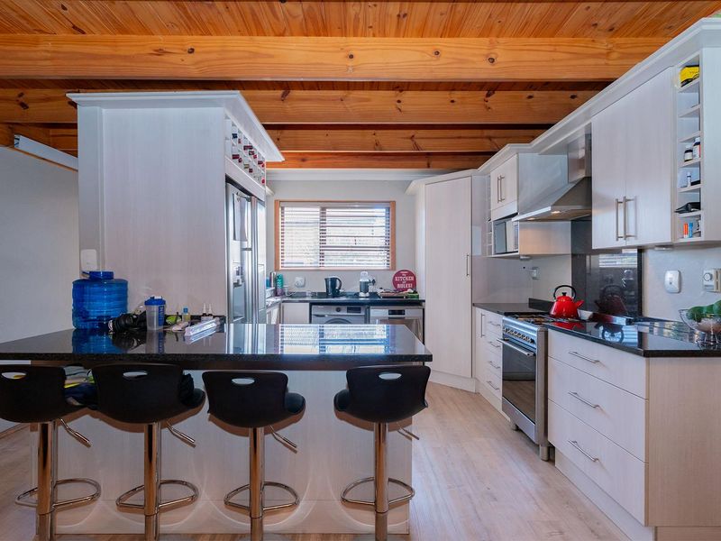 Stunning 3 bedroom 2 bathroom family home for sale in Pomona - Photo 5