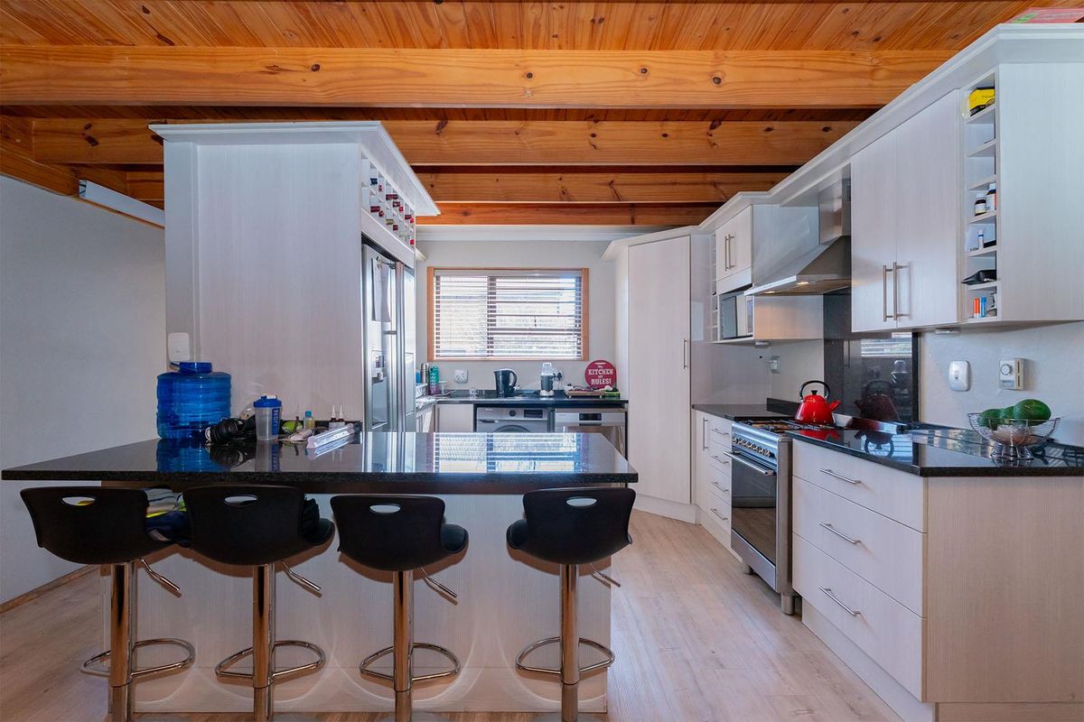 Stunning 3 bedroom 2 bathroom family home for sale in Pomona - Photo 5
