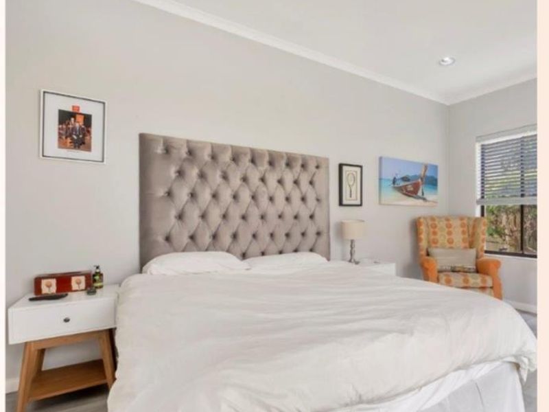 Renovated modern simplex in Exclusive Estate - Move Straight In! - Photo 10