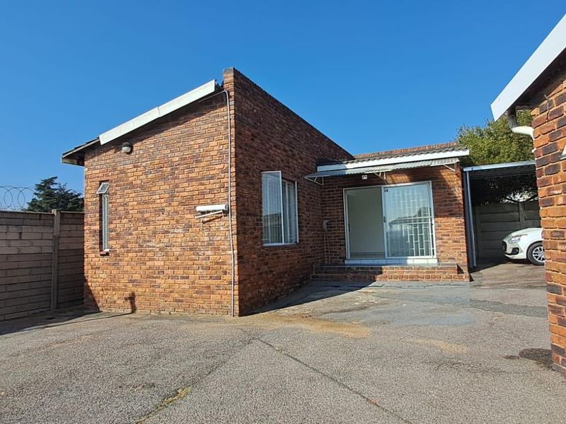 COZY & SECURE GARDEN COTTAGE TO RENT IN ELANDSPARK - Photo 1