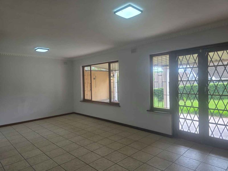 Modern 3 Bedroom Duplex in Secure Gated Complex | Pet-Friendly Living - Photo 1