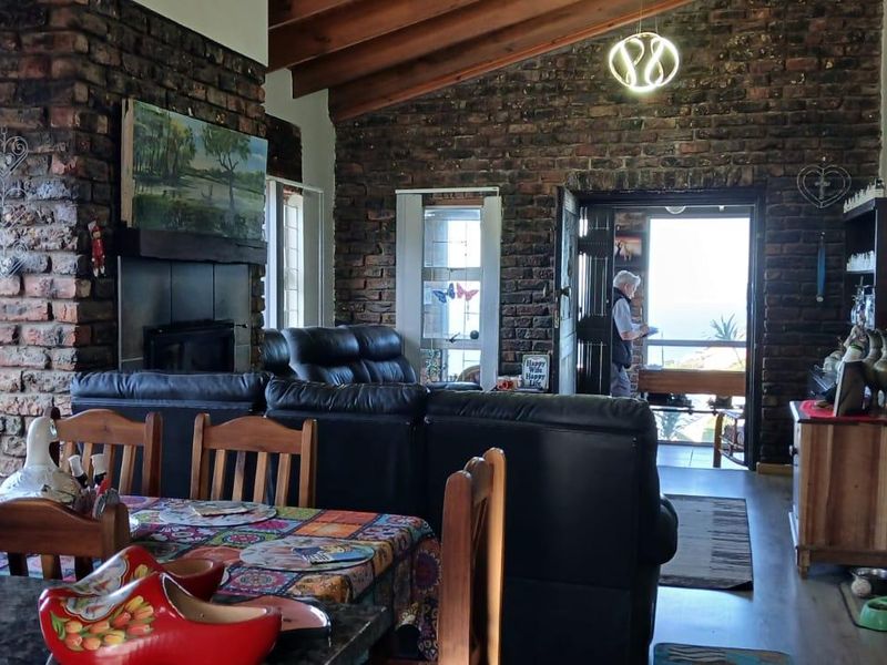 Spacious Face-brick home with panoramic ocean views - Photo 4