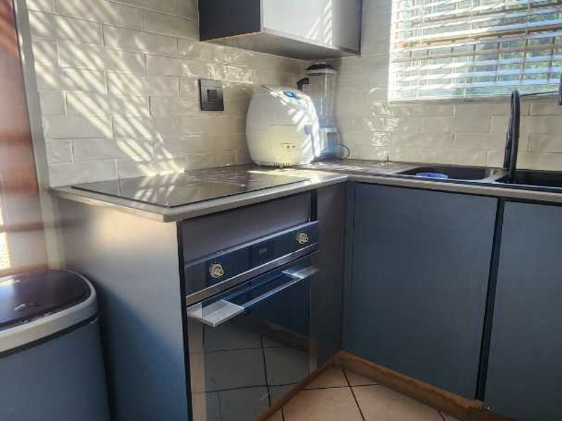 3 Bedroom House For Sale - Photo 5