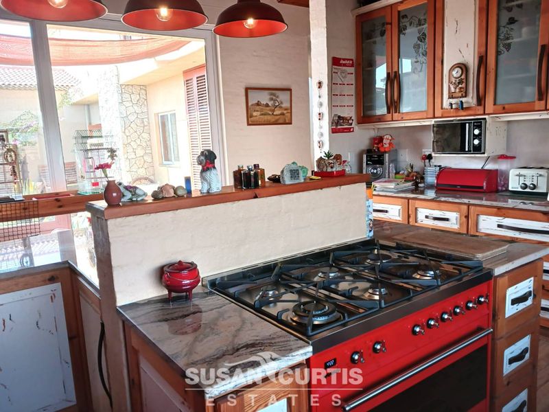 Double Storey Family Home - Photo 5