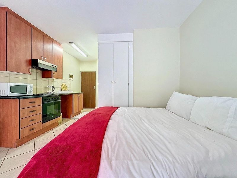 Stunning bachelor apartment to rent! - Photo 5