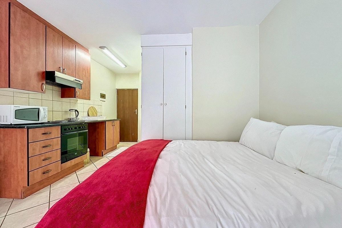 Stunning bachelor apartment to rent! - Photo 5