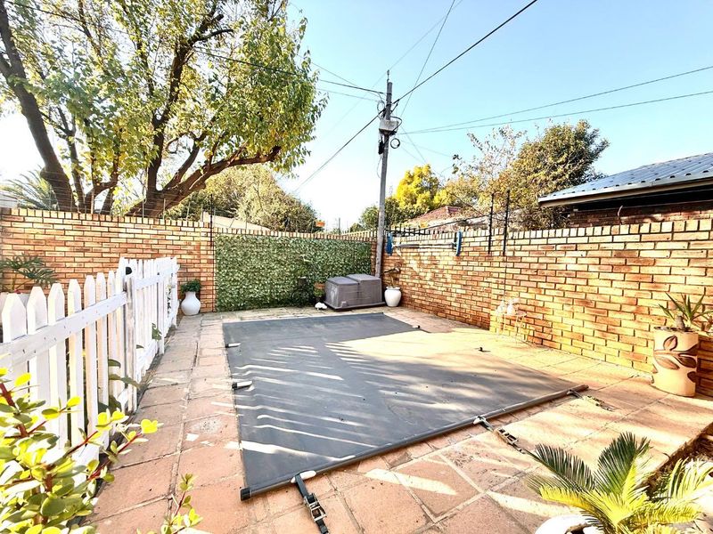 Stunning Full Title 3 Bedroom Cluster with Pool, Solar & Exceptional Entertainment Area in New Redruth - Photo 2