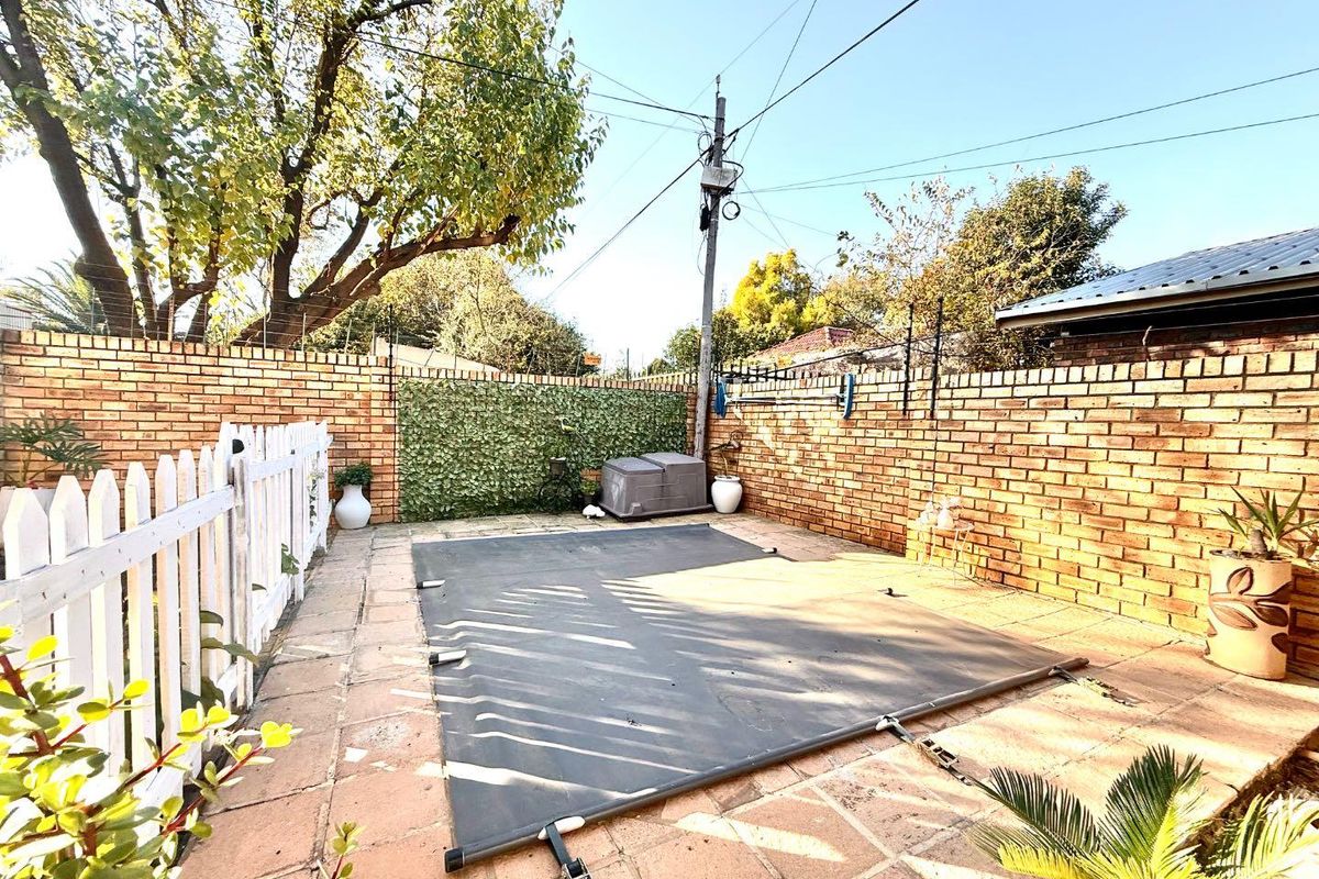 Stunning Full Title 3 Bedroom Cluster with Pool, Solar & Exceptional Entertainment Area in New Redruth - Photo 2