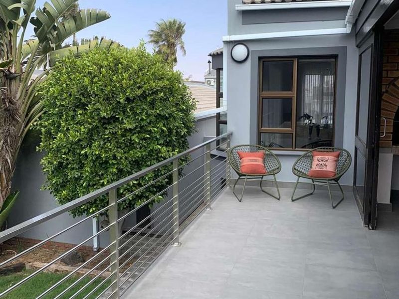 Location! Location! Location! - Photo 5