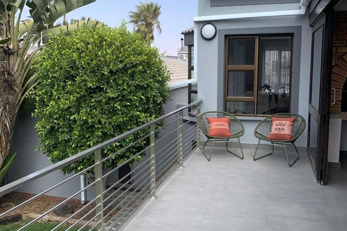 Location! Location! Location! - Photo 5