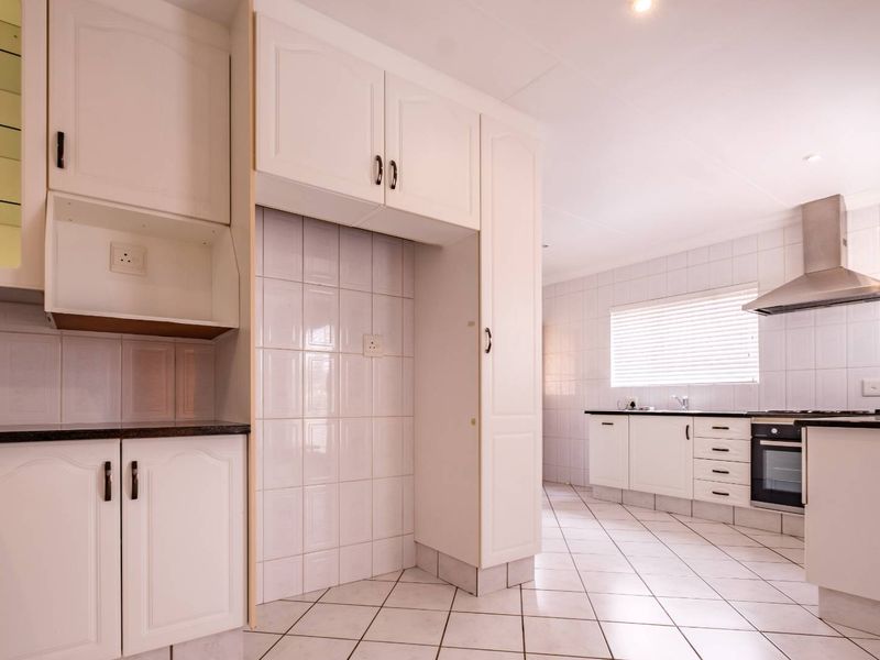 "Energy-Efficient Haven in Sunward park: Ideal for Investment or Downsizing!" - Photo 7