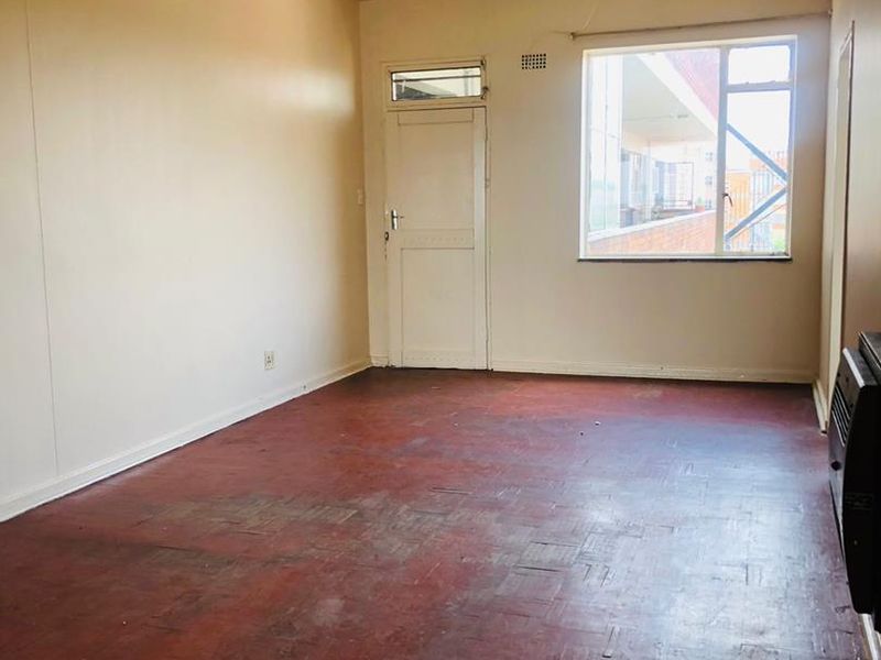 Explore Ideal Living: Security & Convenience Combined! - Photo 6