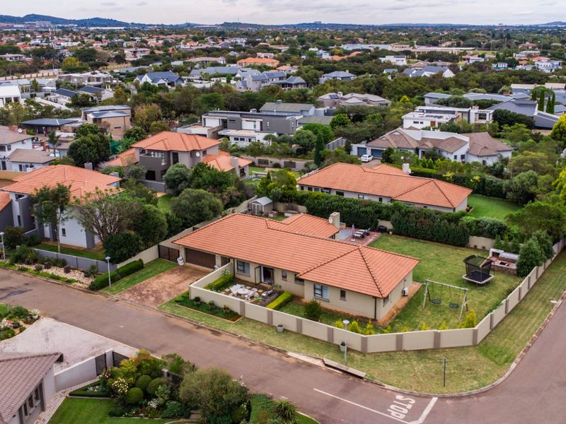 Charming Four-Bedroom Family Home in The Ridge Estate - Photo 7