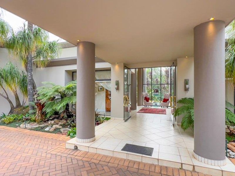 Natures Valley Estate - Most Exclusive home with a Garden of Eden Setting - Photo 4