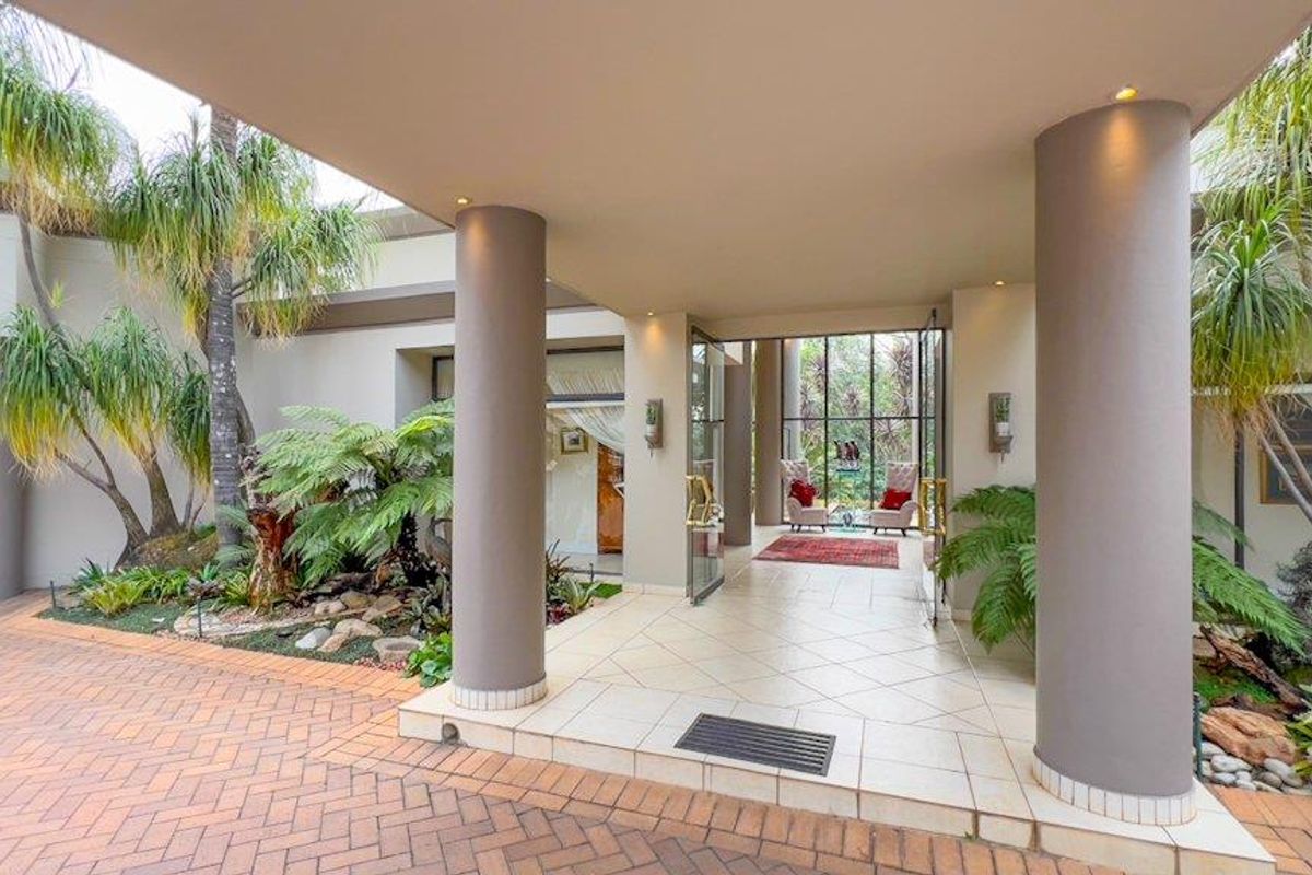 Natures Valley Estate - Most Exclusive home with a Garden of Eden Setting - Photo 4