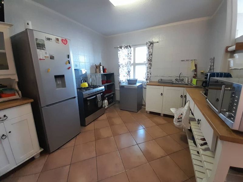 SPACIOUS APARTMENT IN A SAFE COMPLEX! - Photo 5