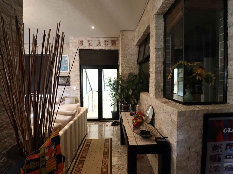 Spacious 4-Bedroom Sea-View Townhouse for Sale in Vogelstrand, Swakopmund - Photo 4