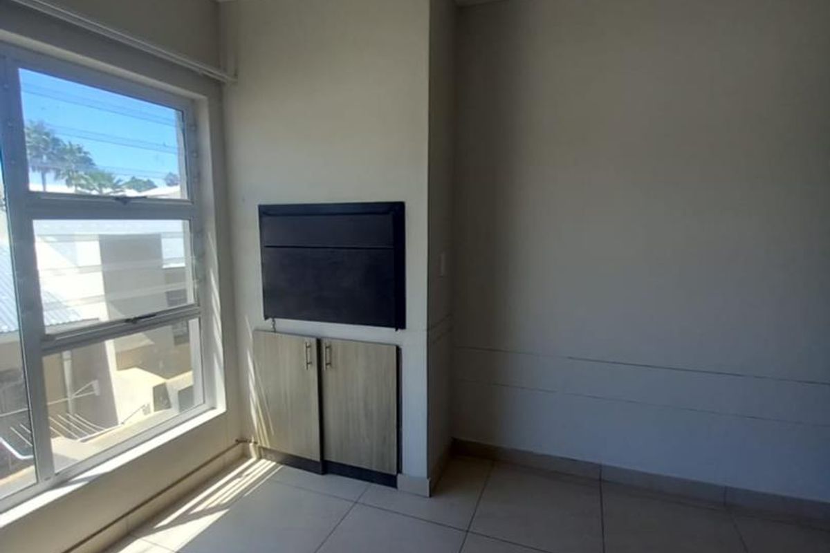 MODERN APARTMENT FOR SALE PIONIERSPARK EXT 1 - Photo 3