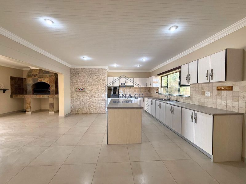 Spacious Family Home on a Large Erf in Meersig - Photo 10