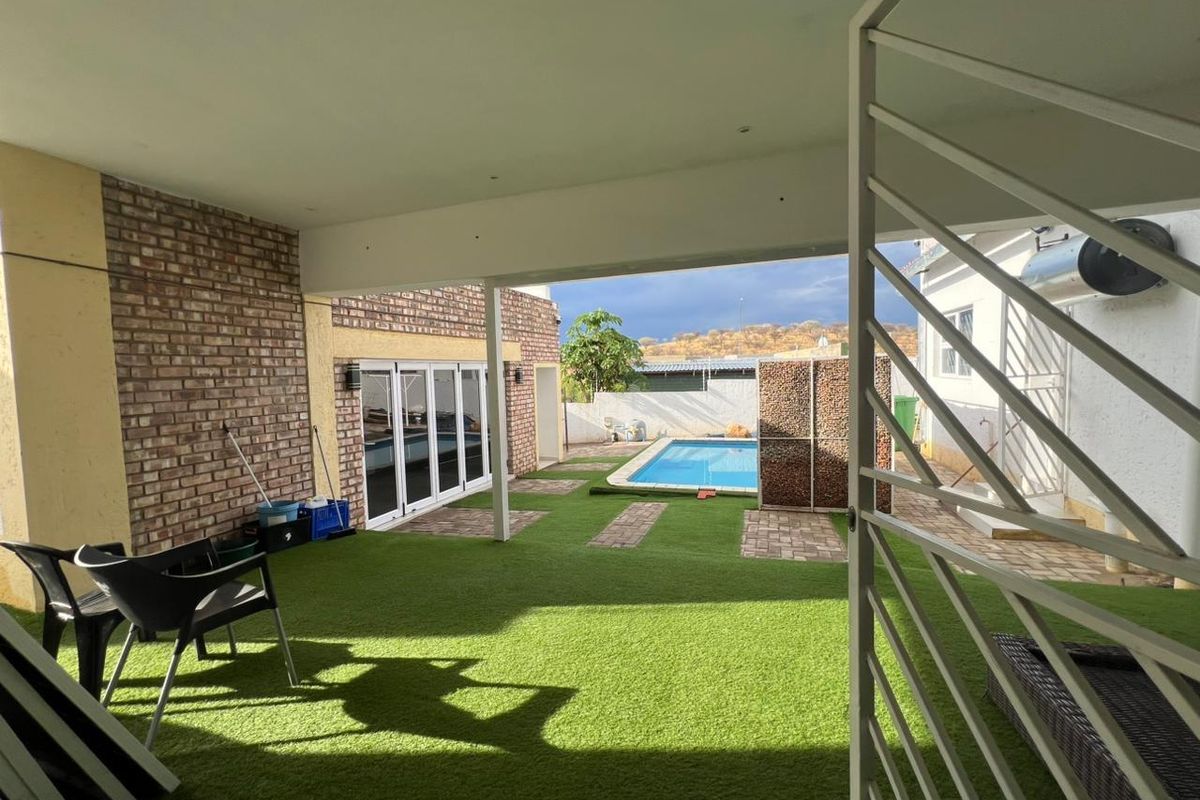 🏡 Luxury 4 Bedroom  House For Sale – Khomasdal 16 - Photo 3