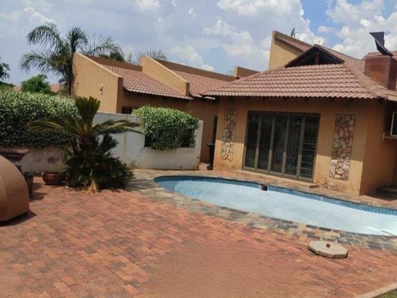 3 Bedroom House For Sale in Vanderbijlpark SE 6 - Photo 10