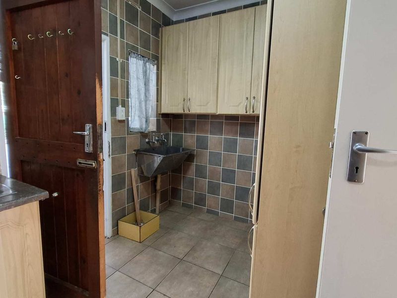 Charming 3 Bedroom Home with Awesome Amenities - Photo 7